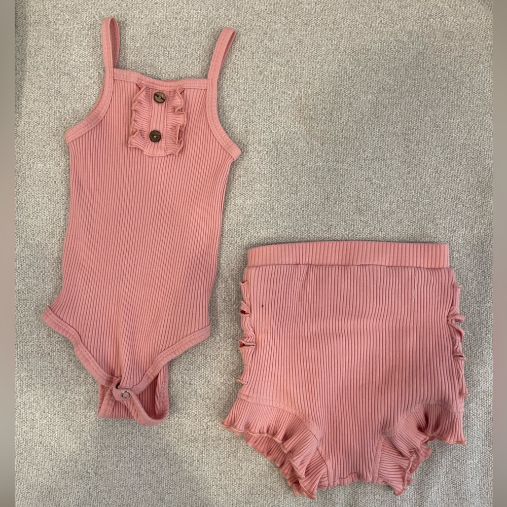 Baby Girl 24M Ribbed Bodysuit + Ruffle Bloomers - Never Worn - Pink